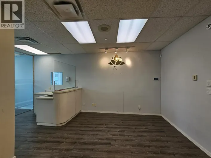 415 4538 KINGSWAY, Burnaby