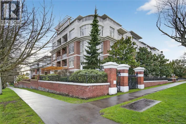 415 999 Burdett Ave, Victoria