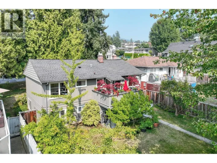 415 W 26TH STREET, North Vancouver