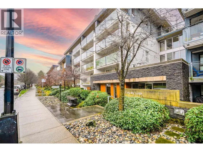 416 221 E 3RD STREET, North Vancouver