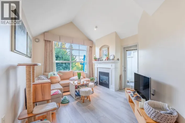 416 960 LYNN VALLEY ROAD, North Vancouver