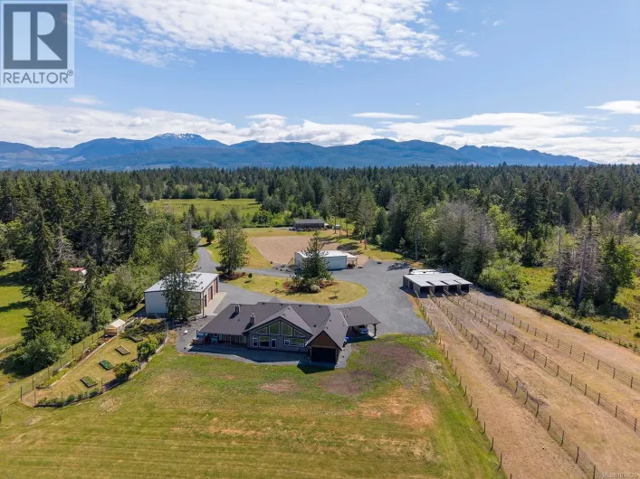 416 Grovehill Rd, Qualicum Beach
