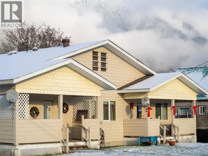 416 Sayward Avenue, Salmo