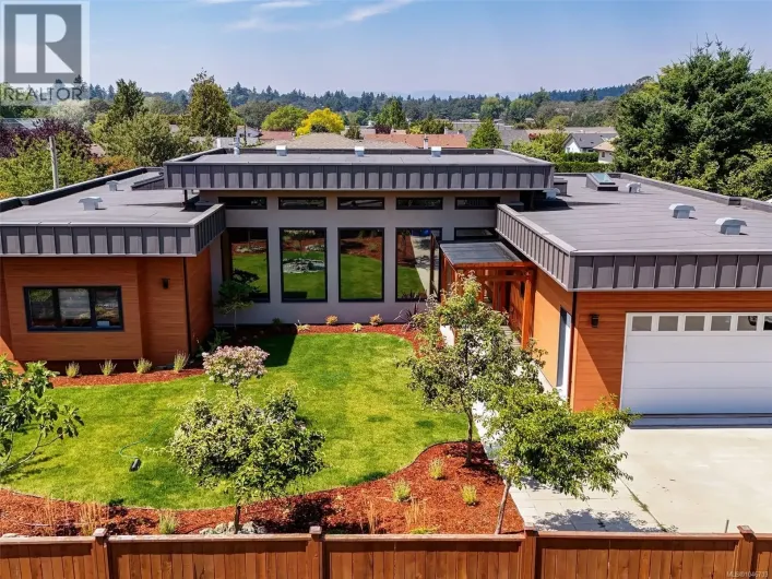 4160 Tyndall Ave, Saanich