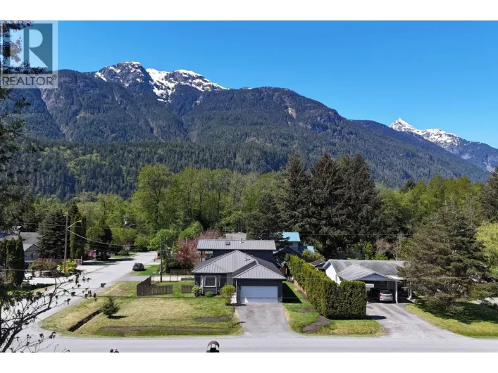 41613 COTTONWOOD ROAD, Squamish