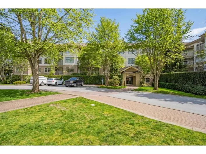 417 15210 GUILDFORD DRIVE, Surrey