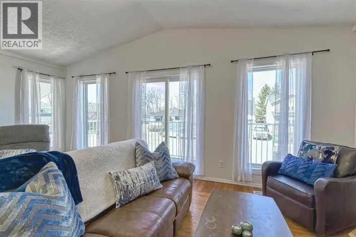 417 2 Avenue NW, Diamond Valley