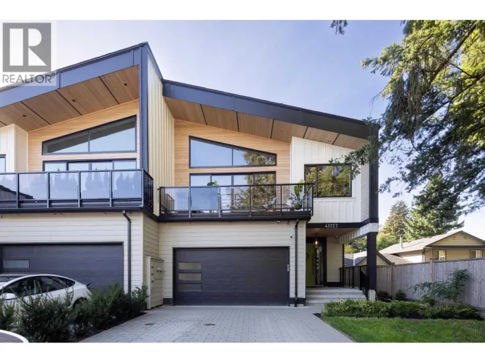 41727 GOVERNMENT ROAD, Squamish