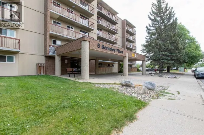 418, 5 Berkeley Place W, Lethbridge