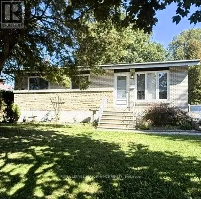 418 BELLEVUE CRESCENT, Cornwall
