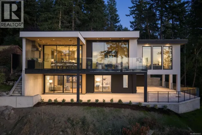 418 Lands End Rd, North Saanich