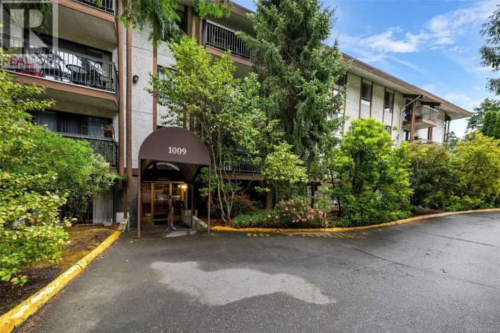 419 1009 McKenzie Ave, Saanich