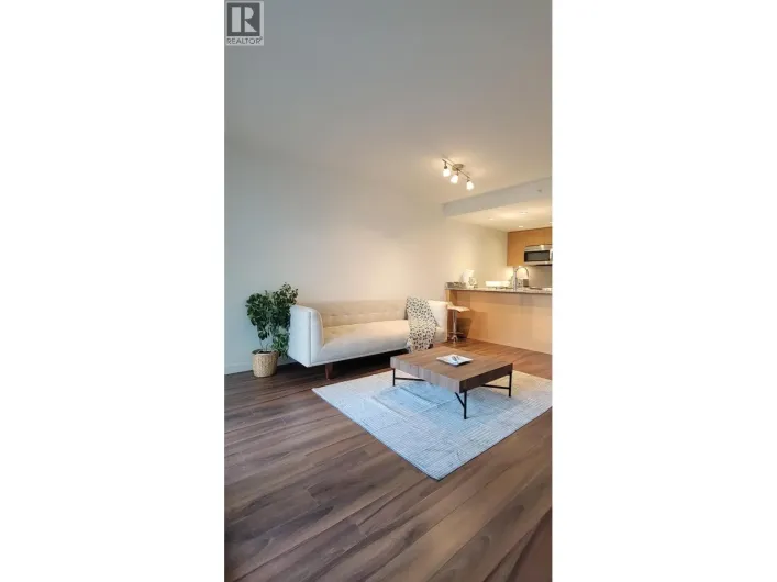 419 135 E 17TH STREET, North Vancouver