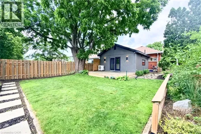 Apartment for rent: 42 1/2 STRATHCONA Avenue, Brantford