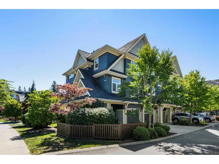 42 45290 SOOWAHLIE CRESCENT|Garrison Crossing, Chilliwack