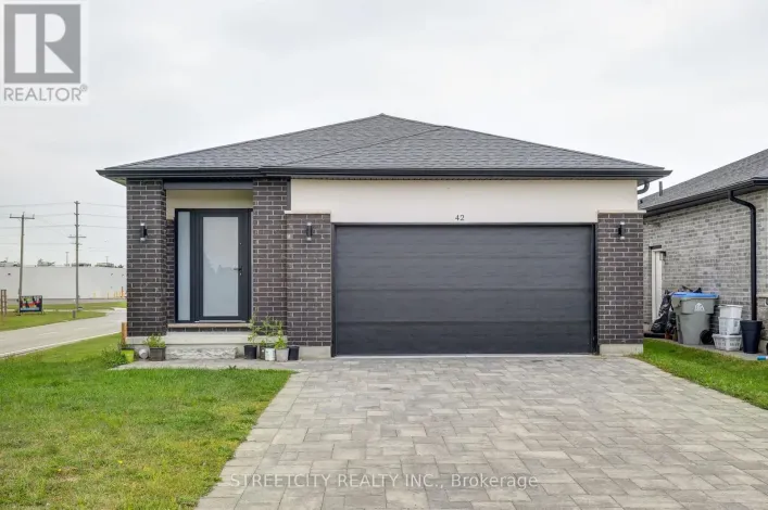 42 ALEXANDER CIRCLE, Strathroy-Caradoc