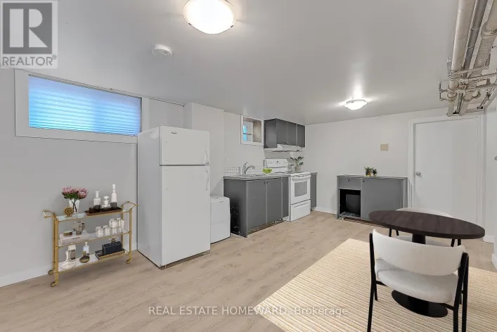 42 BEXHILL AVENUE, Toronto