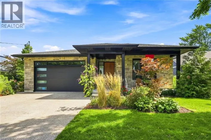 42 CARLTON Avenue, Welland