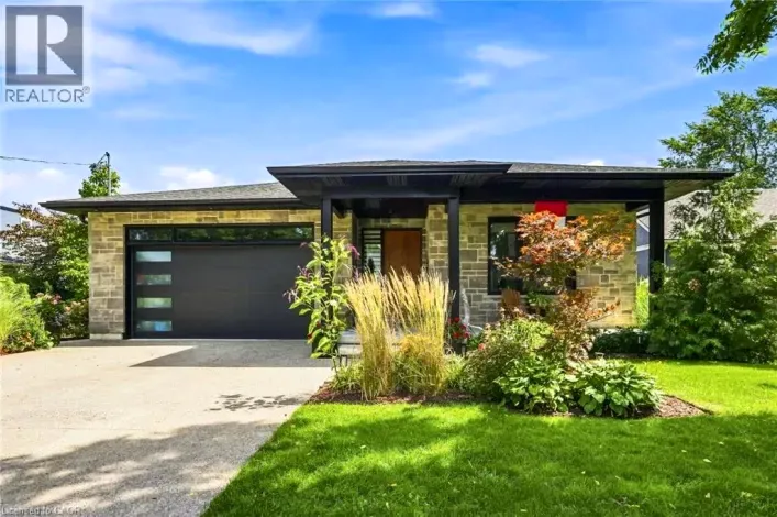 42 CARLTON Avenue, Welland