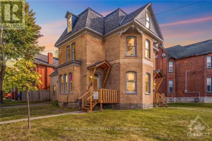 42 CHURCH STREET W, Smiths Falls