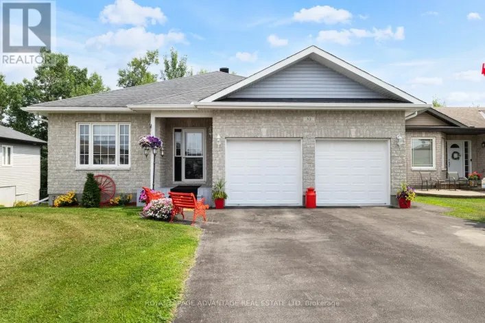 42 CODE CRESCENT, Smiths Falls