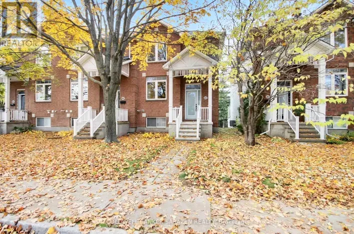 42 COLCHESTER SQUARE, Ottawa