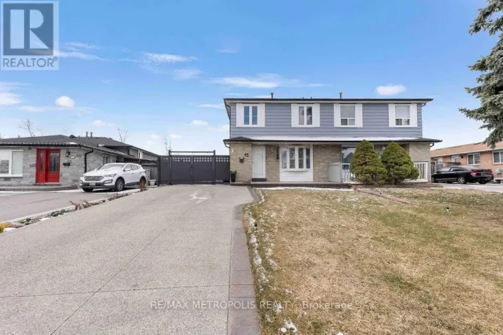 42 GULLIVER CRESCENT, Brampton