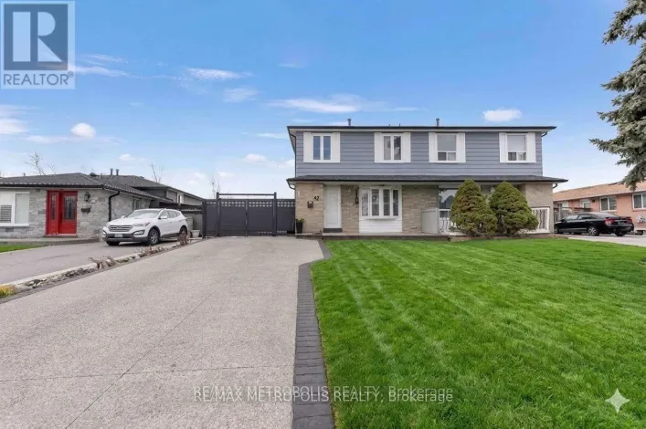 42 GULLIVER CRESCENT, Brampton