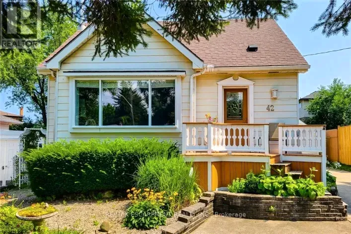 42 LAKE AVENUE N, Hamilton