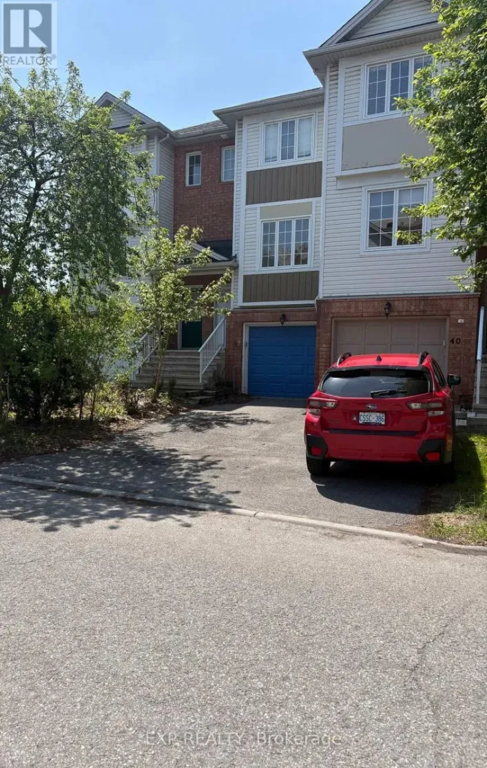 42 MANHATTAN CRESCENT, Ottawa