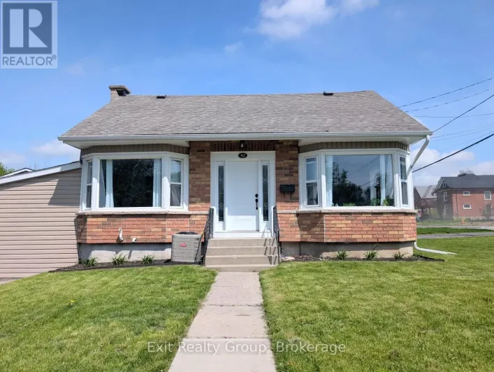 42 MCGILL STREET, Quinte West