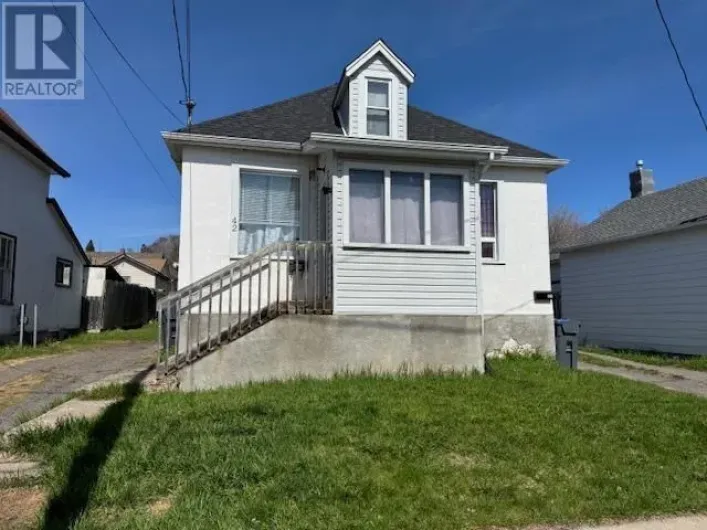 42 Ontario ST, Thunder Bay