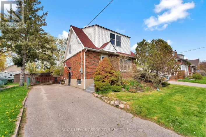 42 ROSSLAND ROAD W, Oshawa