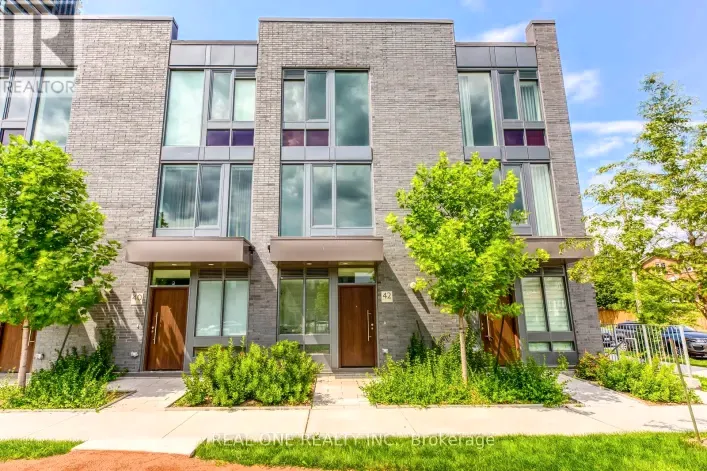 42 SONIC WAY, Toronto