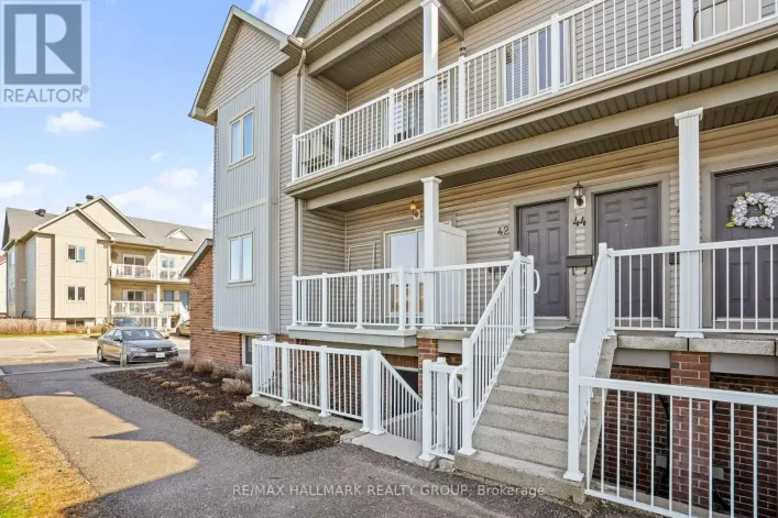 42 STERNES PRIVATE, Ottawa
