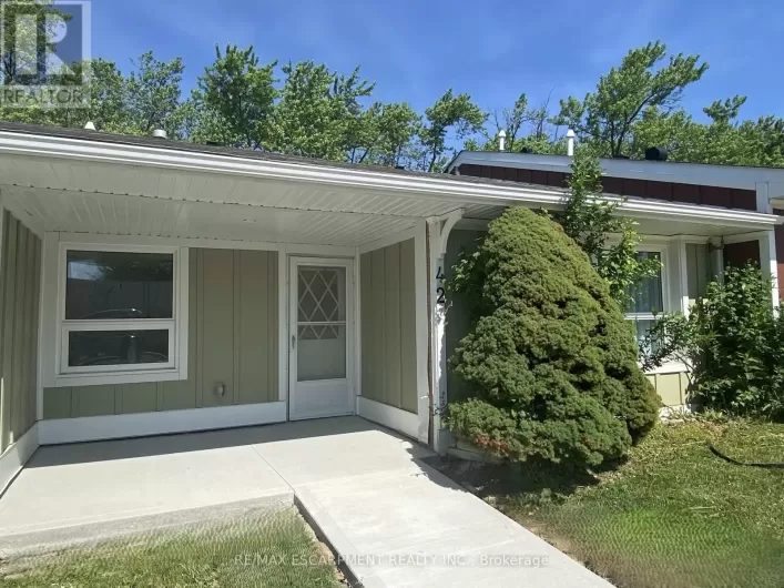 42 SZOLLOSY CIRCLE, Hamilton