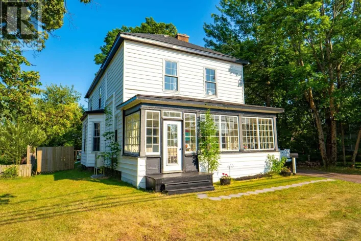 42 Victoria Street, Amherst