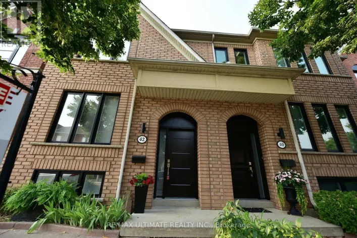 House for rent: 42 VIELLA STREET, Toronto