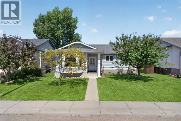 42 West Boothby Crescent, Cochrane