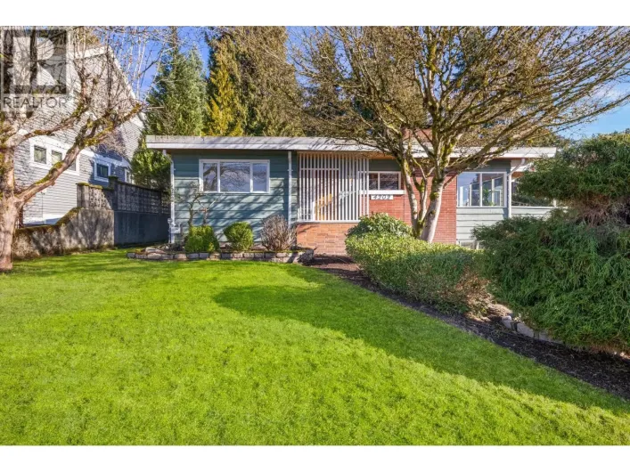 4202 SKYLINE DRIVE, North Vancouver