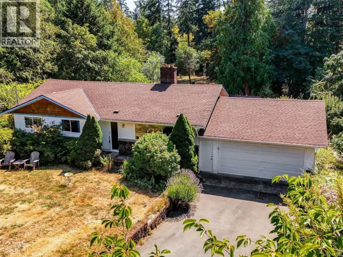 House for sale: 4209 Leeron Pl, Metchosin