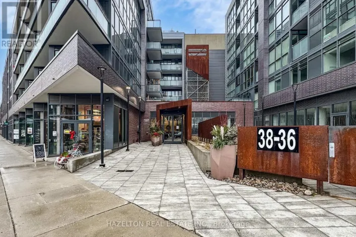 421 - 38 HOWARD PARK AVENUE, Toronto