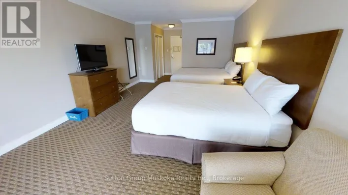 421 - 421 BAYSHORE - DEERHURST DRIVE, Huntsville