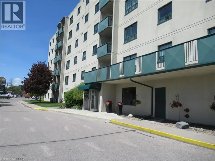 421 FAIRVIEW Drive Unit# 401, Brantford