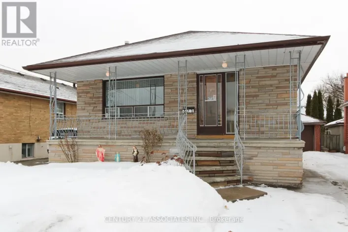 421 LANOR AVENUE, Toronto