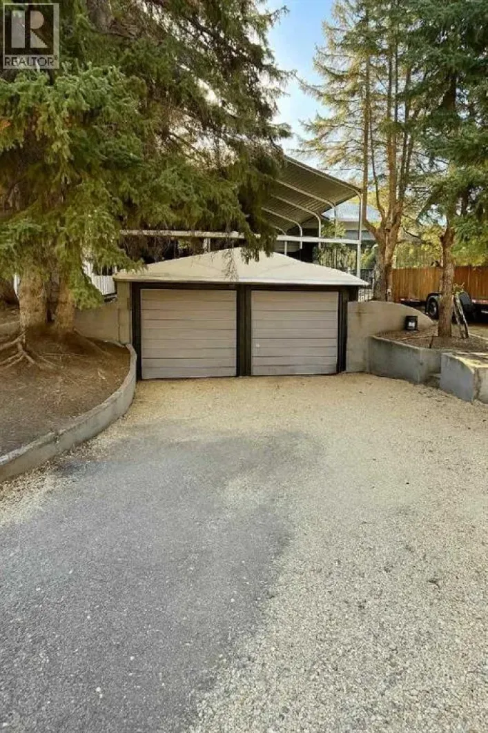 4211 45 Street, Ponoka