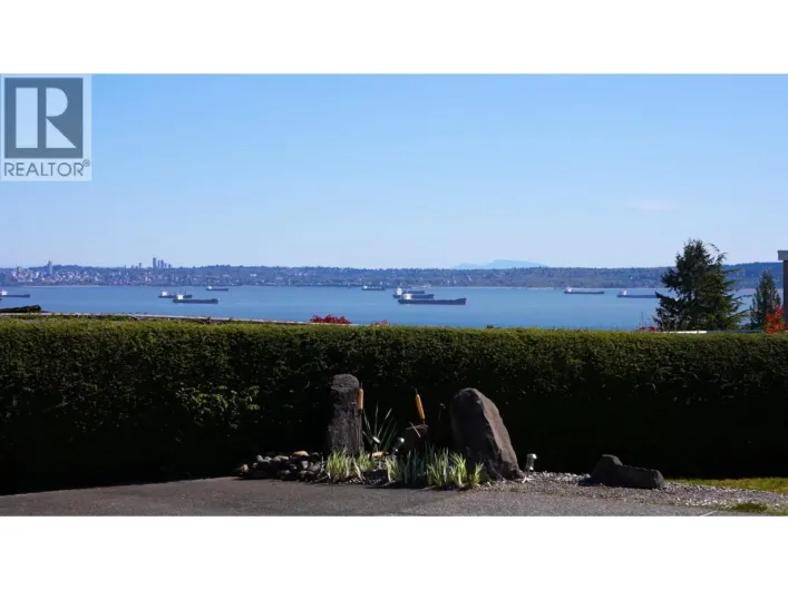 4211 ROCKRIDGE CRESCENT, West Vancouver