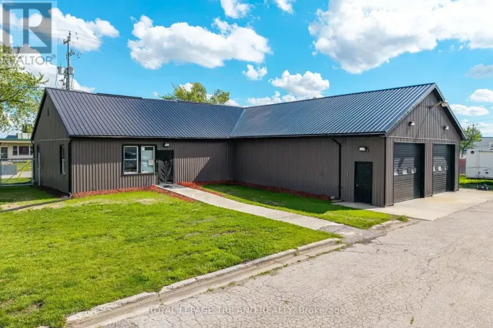 422 CANADA AVENUE, South Huron