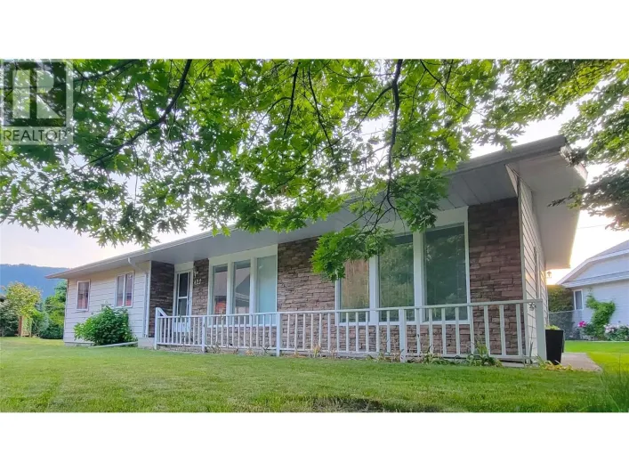 House for sale: 422 Dogwood Avenue, Sicamous