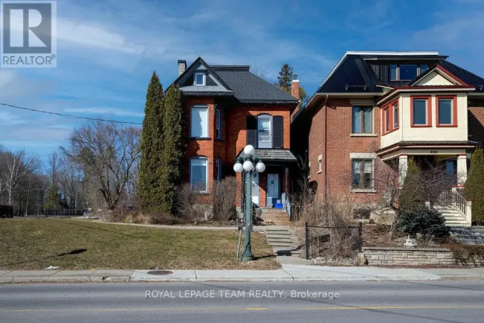 422 DONALD B MUNRO DRIVE, Ottawa